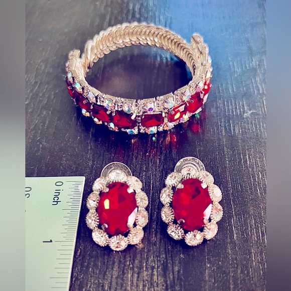 Red Christmas, homecoming, prom, formal earrings and bracelet set. - Picture 1 of 5